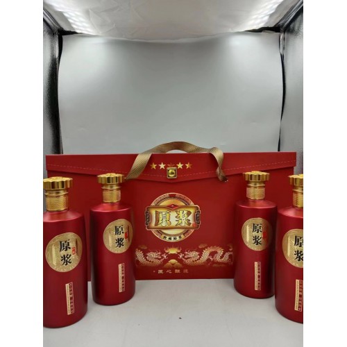 白酒贴牌定制让酒质和包装组合更精美