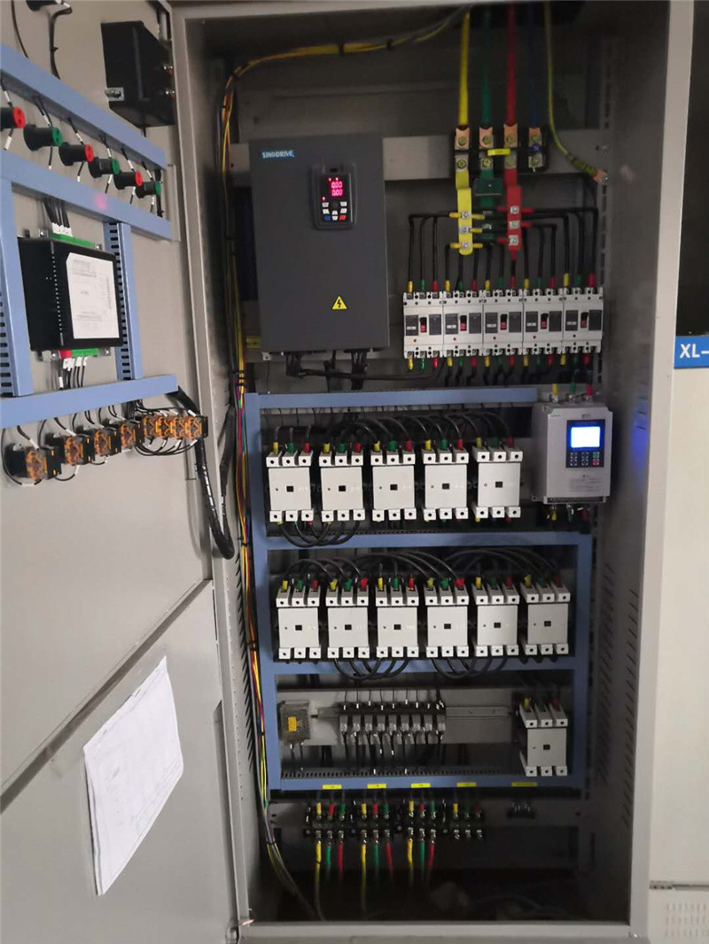 智能变频供水控制柜 (8)