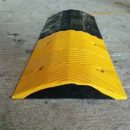橡胶减速带 减速板 道路坡道铸钢加厚汽车限速缓冲带