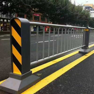 道路中央隔离围栏多少钱
