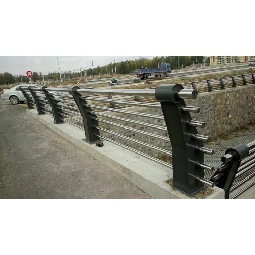 不锈钢桥梁防撞护栏多少钱