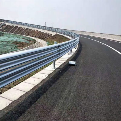 公路安装三波护栏多少钱一米