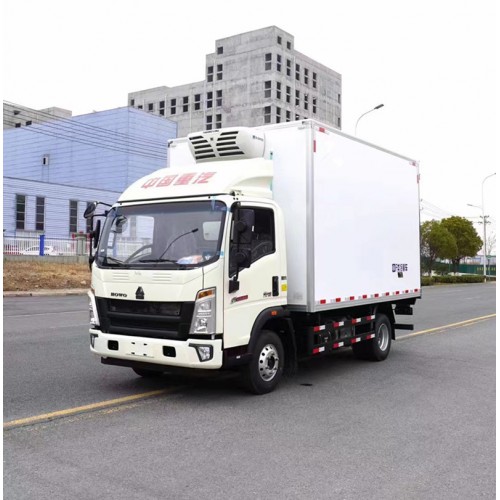 4米2重汽豪沃160马力冷藏车