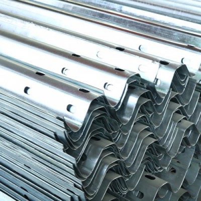 镀锌护栏 镀锌护栏板价格 镀锌护栏板厂家