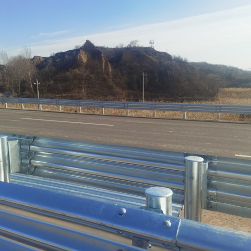 乡村公路波形护栏板造价多少钱一米