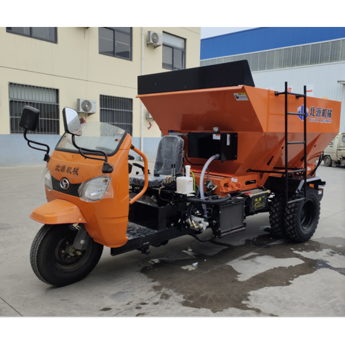 五轮自走式双甩盘 撒粪车
