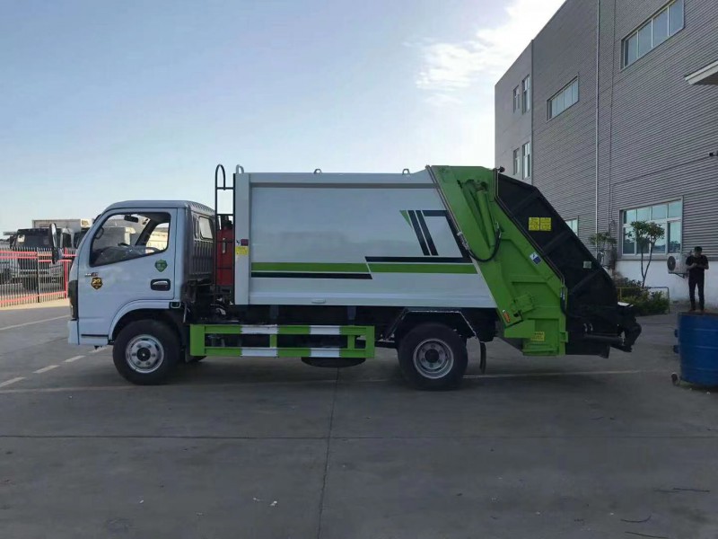 东风多利卡5方蓝牌压缩垃圾车3