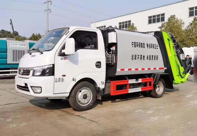 东风途逸4方蓝牌压缩垃圾车