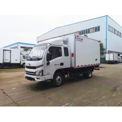 小卡排半带卧铺的冷藏车