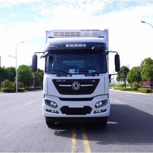 东风天锦KR三轴8.6米冷藏车