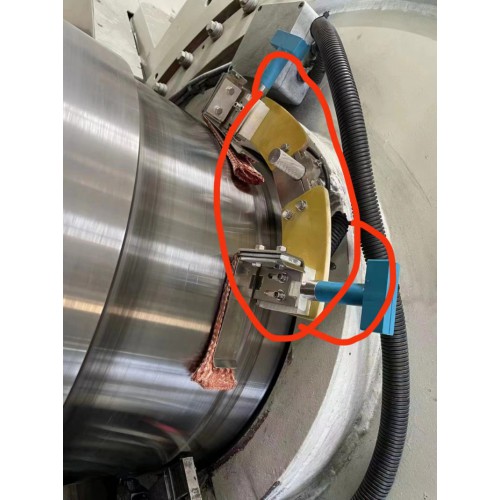 轴电压释放刷架