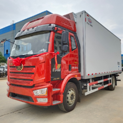 国六解放J6L精英版高顶双卧冷藏车 6.8米