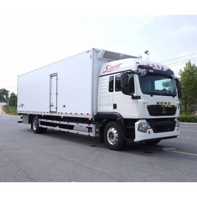 重汽豪沃TX290马力自动挡冷藏车