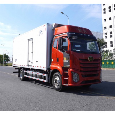 解放J6G自动挡液缓6米8冷藏车