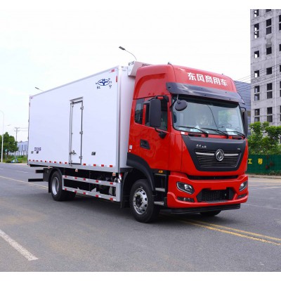 东风天锦KR PLUS 6米8冷藏车