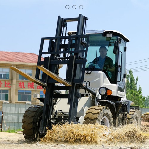 3.5吨越野叉车 四驱一体式搬运车