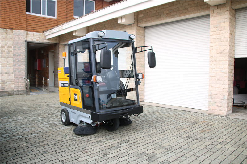 1多功能电动清扫车