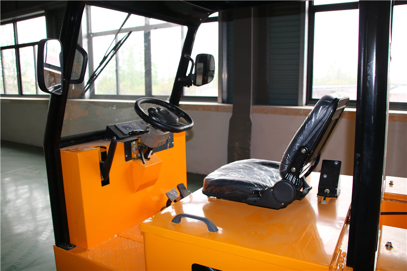 8小型电瓶牵引车