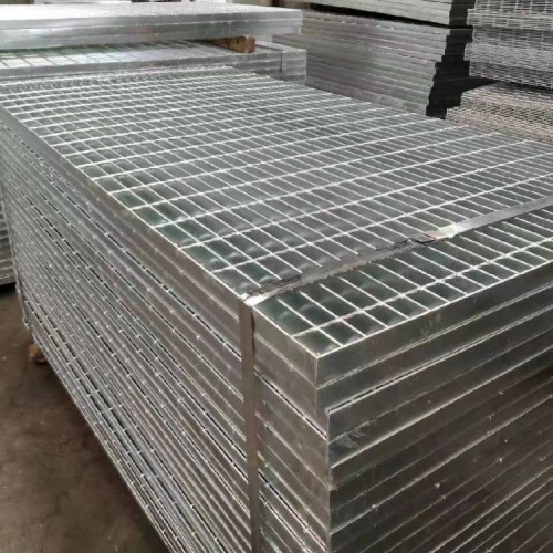 污水厂排水长方形盖板楼梯踏步齿形钢格板电厂平台镀锌钢格栅板