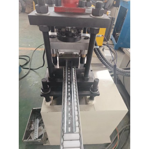 全自动C型材生产线双边安装梁生产设备